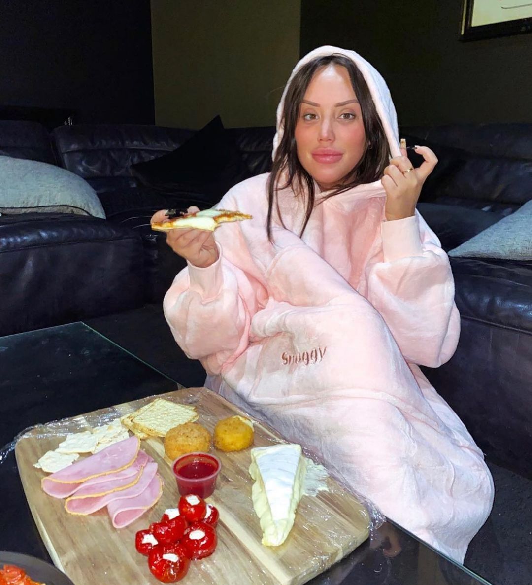21 Celebrities Who Love a Snuggy